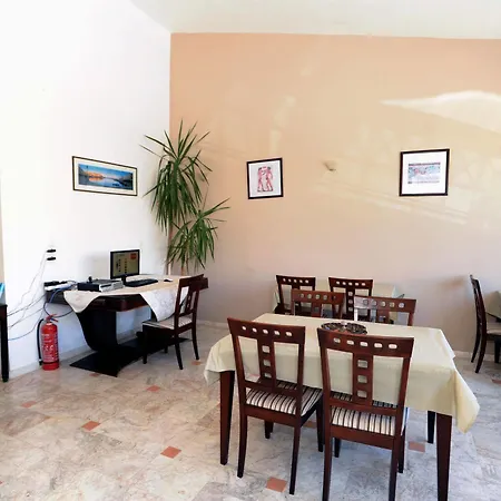 Evilion Aparthotel